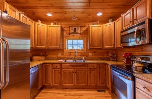 Todd Casa | Dreams and Streams -3BR on the New River, within walking distance to Wahoo's adventures.