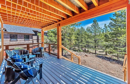 Truckee Casa | Dreams and Streams by Tahoe Mountain Properties