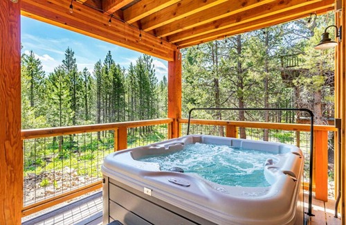 Truckee Casa | Dreams and Streams by Tahoe Mountain Properties