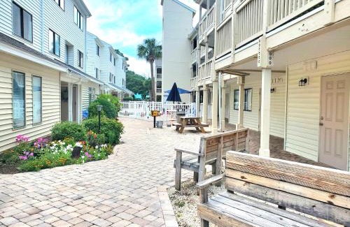 Myrtle Beach Casa | Dreams by the Sea Spacious 2BR Villa with Pool, Balcony, Beach Access & Seasonal Free Attractions