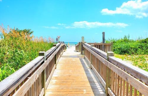 Myrtle Beach Casa | Dreams by the Sea Spacious 2BR Villa with Pool, Balcony, Beach Access & Seasonal Free Attractions