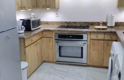 Orange Bay Condominio | ¡"SUEÑOS HECHOS REALIDAD" es el condominio en Little Bay que está buscando disfrutar!