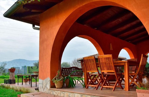 Valmontone Cabaña | ¡Casa de vacaciones y Bed and Breakfast cerca de Rainbow Magic Land y Valmontone Outlet!
