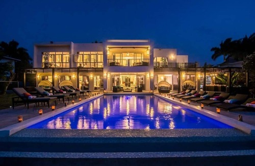 Montego Bay Villa | Lujo frente al mar - Servicio de mayordomo - Chef - Conductor - Modern 6BR Dreamtime