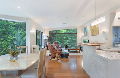 Fingal Head Casa | Dreamtime Escape - 6 bedroom luxury holiday home on Dreamtime Beach Fingal with Wi-Fi Inc.
