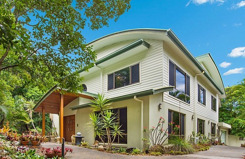 Fingal Head Casa | Dreamtime Escape - 6 bedroom luxury holiday home on Dreamtime Beach Fingal with Wi-Fi Inc.