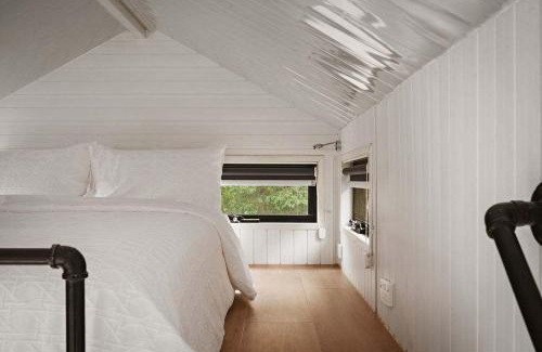 Red Hill Casa | Dreamy 2 by Tiny Away