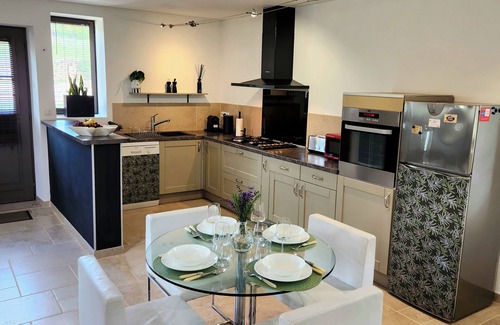 Castelnaud-la-Chapelle Casa | Dreamy 2BD Dordogne hideaway. Heated pool and views. 4 star classified.