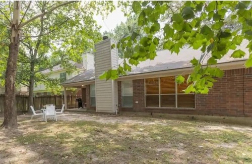 Grogan's Mill Casa | Dreamy 3 Bedroom House in the Woodlands