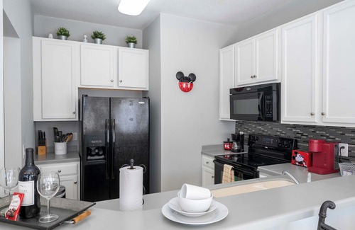 Bellavida Casa | Dreamy 4BR Townhome Pool, BBQ Near Disney!
