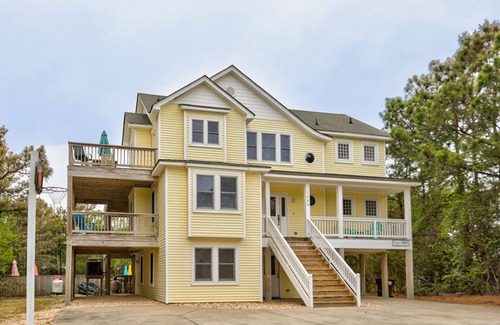 Corolla Light Casa | Dreamy 7BR | Private Pool | Hot Tub | Fireplace
