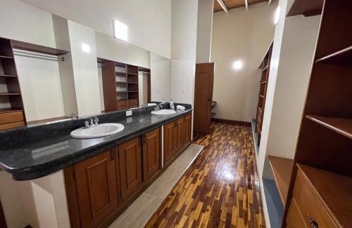 Mérida Apartamento | Dreamy Apt on Main Avenue