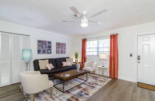 Central Sarasota Apartamento | Dreamy Bay Apartment 2bed 1bath with full kitchen and laundry