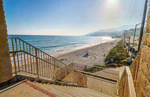 Pacific Palisades Casa | Dreamy beach house w/ direct ocean access, panoramic views, and a jacuzzi.