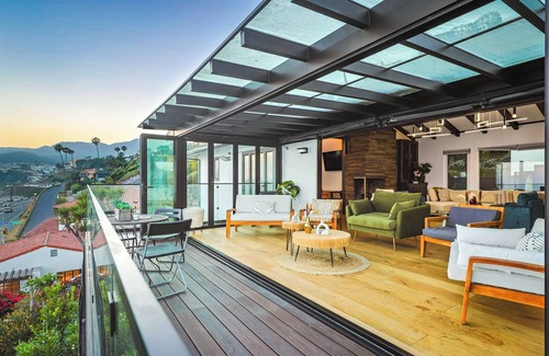 Pacific Palisades Casa | Dreamy beach house w/ direct ocean access, panoramic views, and a jacuzzi.