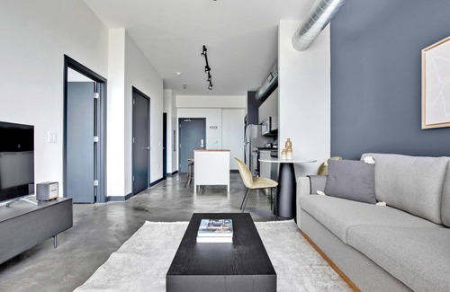 Wicker Park Apartamento | Dreamy Bucktown 1BR w/ BBQ, Roof & Outdoor firepit, by Blueground