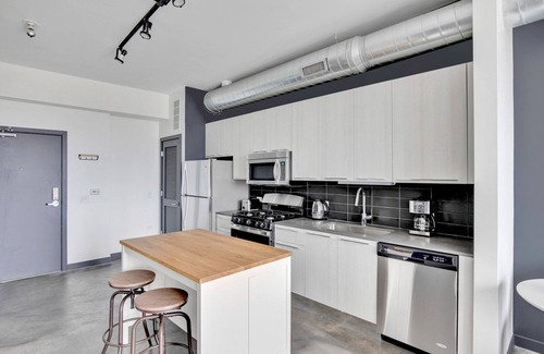 Wicker Park Apartamento | Dreamy Bucktown 1BR w/ BBQ, Roof & Outdoor firepit, by Blueground