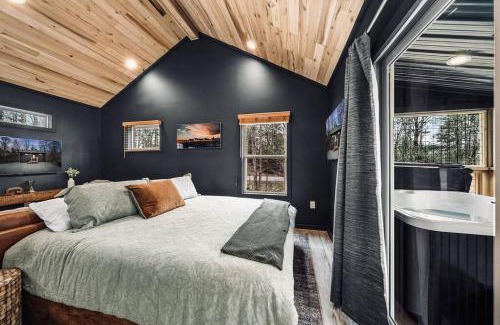 Sevierville Casa | Dreamy Cabin Near Gatlinburg Hot Tub Fire Pit Secluded and Cozy!