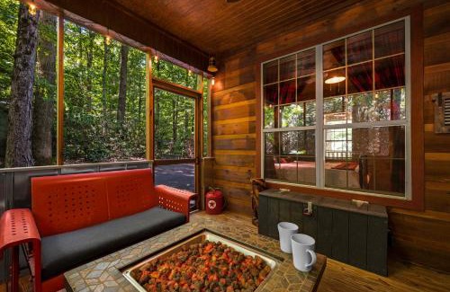 Townsend Casa | Dreamy Cabin & Outdoor Oasis! Mins to Nat'l Park!