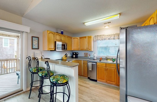 Frisco Casa | Dreamy dog-friendly getaway with ocean views, beach access, fast WiFi, and deck