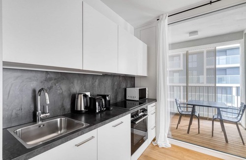 Vienna Apartamento | Dreamy Donaumarina 1BR w/ Balcony & Roof, nr metro U2, by Blueground
