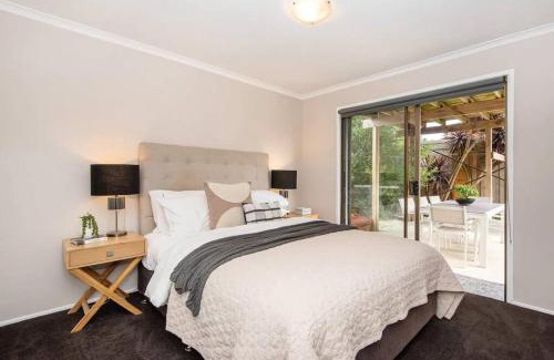 Dromana Casa | Dreamy Dromana Family Getaway - with Jacuzzi