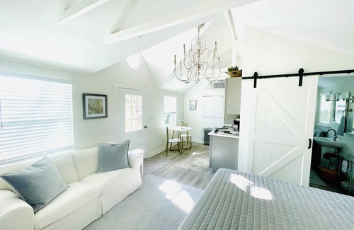 Franklin Cabaña | Dreamy Guest house on our 8 acre property!