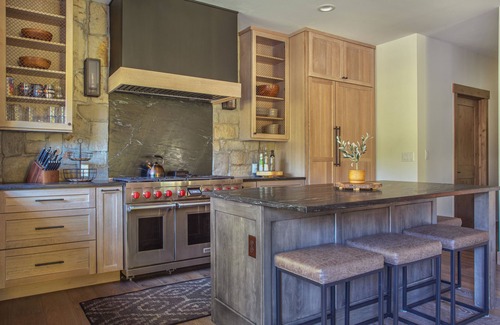 Frisco Casa | Dreamy home on river, mountain views, steps from town.