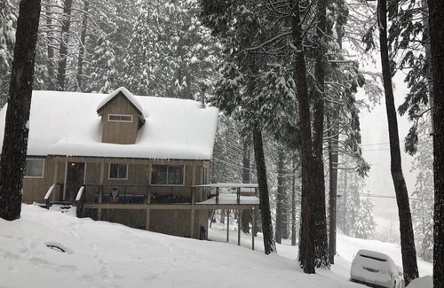 Glencoe Cabina | Dreamy Lake Front Lake Mont Cabin! AC & HotTub!