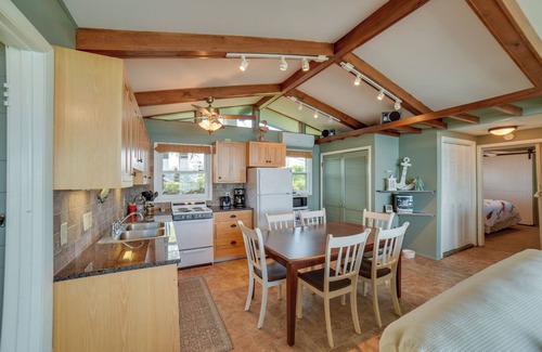 Arlington Cabina | Dreamy Lake Poinsett Cabin w/ Deck, Dock & Views!