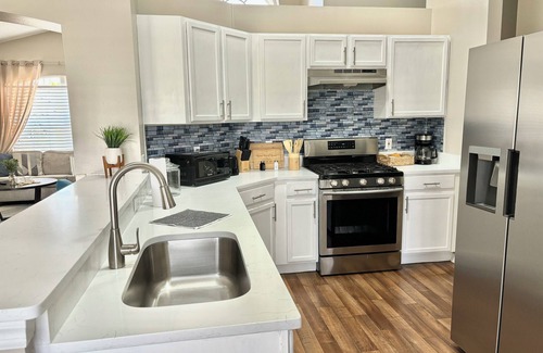 Crescent Lakes Casa | Dreamy Lakeview Villa with Heated Pool BBQ Family Friendly Near Disney