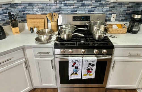 Crescent Lakes Casa | Dreamy Lakeview Villa with Heated Pool BBQ Family Friendly Near Disney