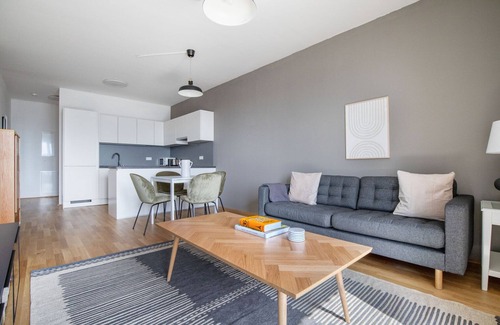 Erdberg Apartamento | Dreamy Landstraße 1BR w/ Pool, Playground & Gym, nr Shops, by Blueground