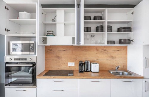 Erdberg Apartamento | Dreamy Landstraße 1BR w/ Large Balcony, walk to Metro U3, by Blueground