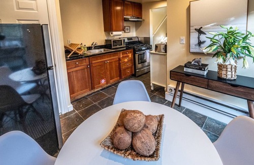 Dolores Heights Cabina | Dreamy Minimalist 1BR Cottage in Eureka Valley