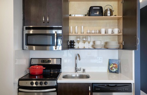 Lower Nob Hill Apartamento | Dreamy Nob Hill Studio w/ Sauna, Gym, City View by Blueground