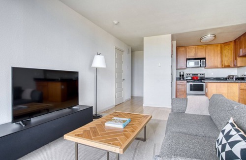 North Beach Apartamento | Dreamy North Beach 1BR w/ Gym & Pool, near TJ + MUNI, by Blueground