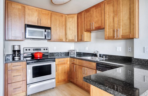 North Beach Apartamento | Dreamy North Beach 1BR w/ Gym & Pool, near TJ + MUNI, by Blueground