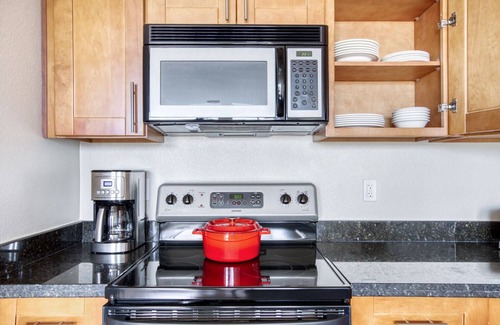 North Beach Apartamento | Dreamy North Beach 1BR w/ Gym & Pool, near TJ + MUNI, by Blueground