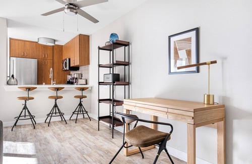 South Redondo Apartamento | Dreamy Redondo Beach 1BR w/ Pool, Gym, steps to Beach, by Blueground