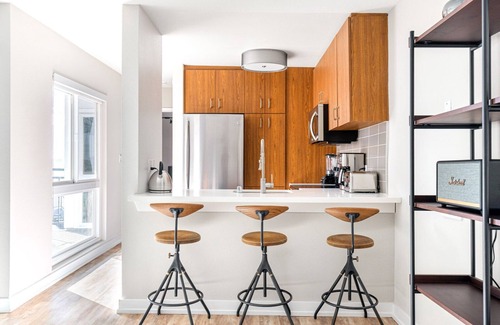 South Redondo Apartamento | Dreamy Redondo Beach 1BR w/ Pool, Gym, steps to Beach, by Blueground