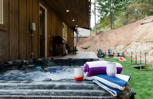Ronald Casa | Dreamy Views, Pool Access, Game Room, Fire Pit