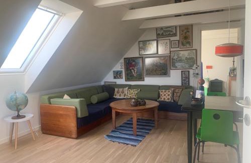 Nordfyns Apartamento | Drejerindens kreative stemningsfulde lejlighed