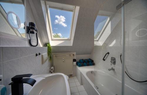 Omsewitz Apartamento | DresdenStay 3 Schlafzimmer 2 Bäder Balkon Kamin PS4