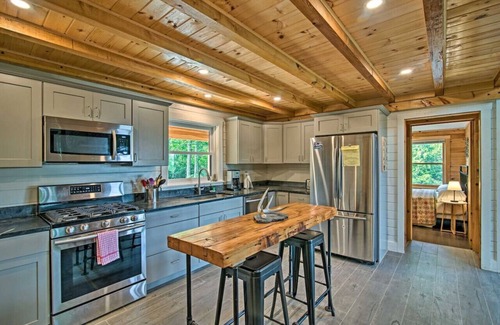 Greenville Cabina | Drew North · 2-Acre Lakefront Haven | Dock, Kayaks, Guest House