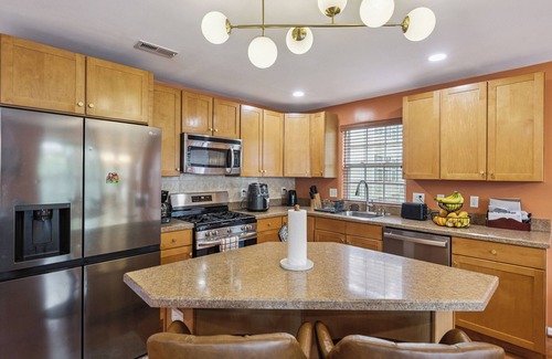 Drexel Hill Casa | Drexel Iconic: Suburban Retreat, Spacious 3-bedroom home, Central AC, Amenities