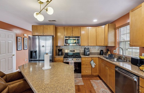Drexel Hill Casa | Drexel Iconic: Suburban Retreat, Spacious 3-bedroom home, Central AC, Amenities