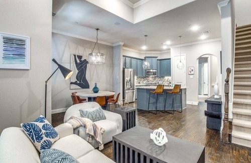 Plano Casa | Driem House Luxurious Home in Legacy - Long Term