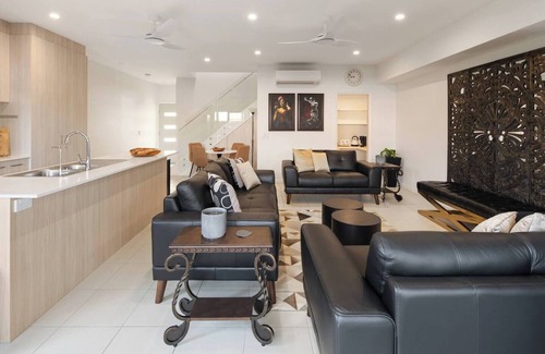 Labrador Casa | Drift and Dwell Minutes to Labrador Beach and Dining