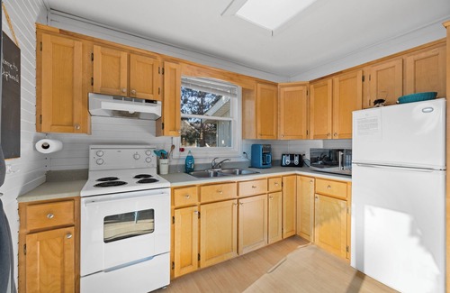 York Cabaña | Drift Wood, Spacious 2 BRs, Living, Kitchen, Full Bathroom & a Patio